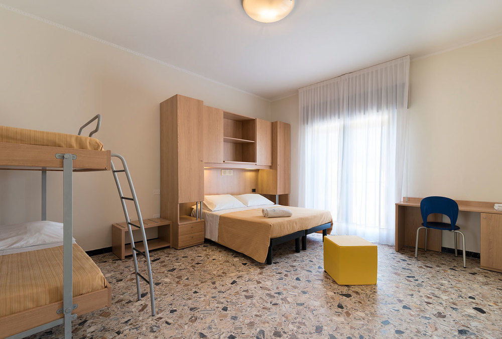 Hotel Mediterraneo Sottomarina Exterior photo