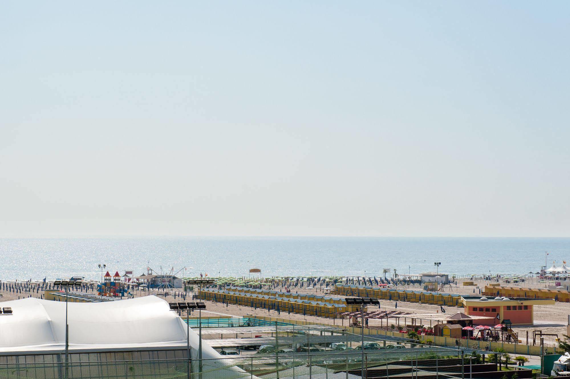 Hotel Mediterraneo Sottomarina Exterior photo