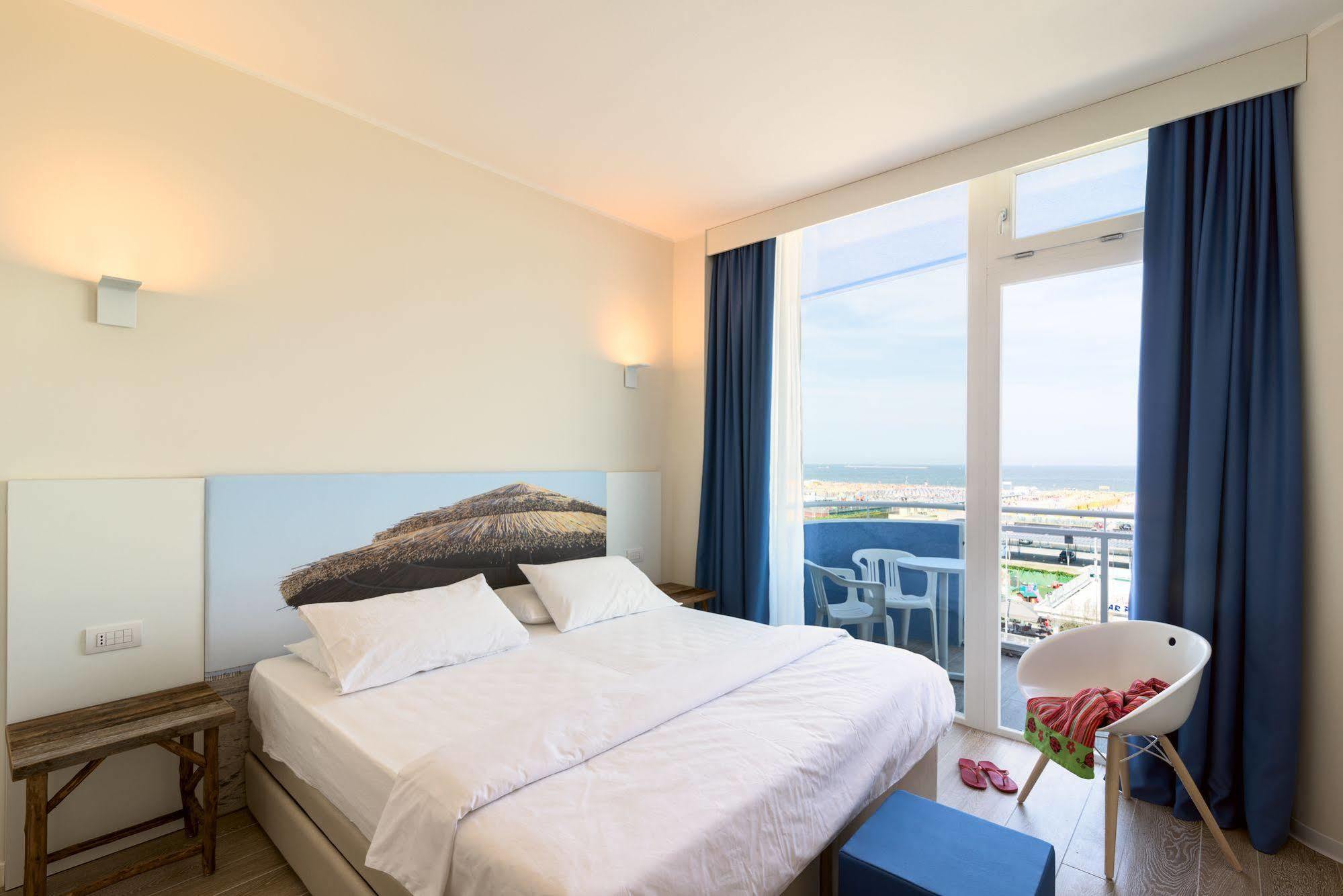 Hotel Mediterraneo Sottomarina Exterior photo