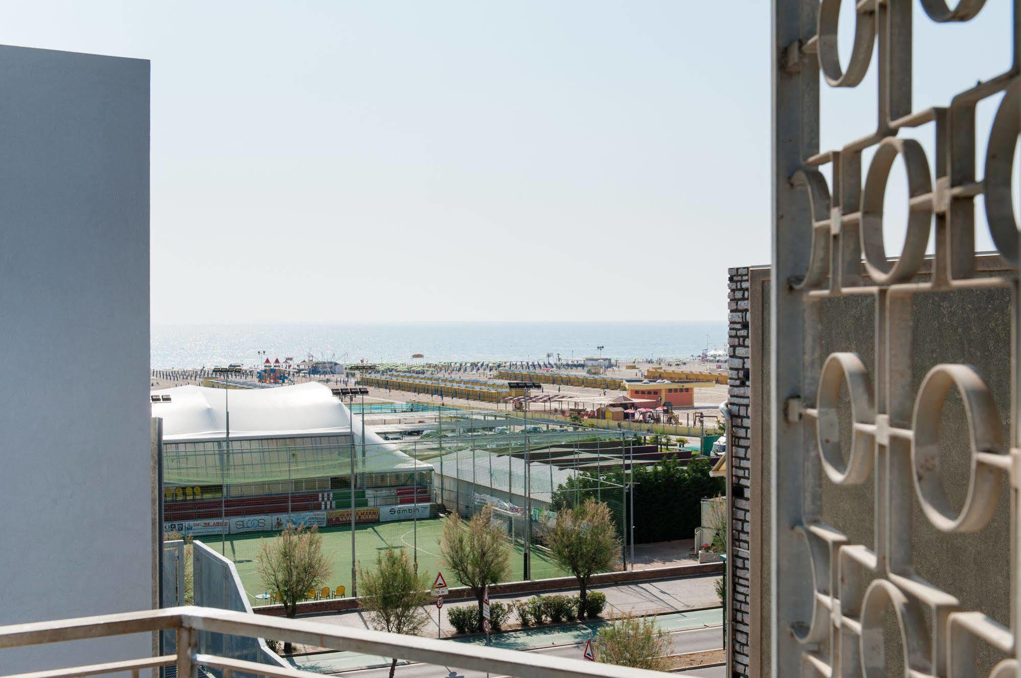 Hotel Mediterraneo Sottomarina Exterior photo